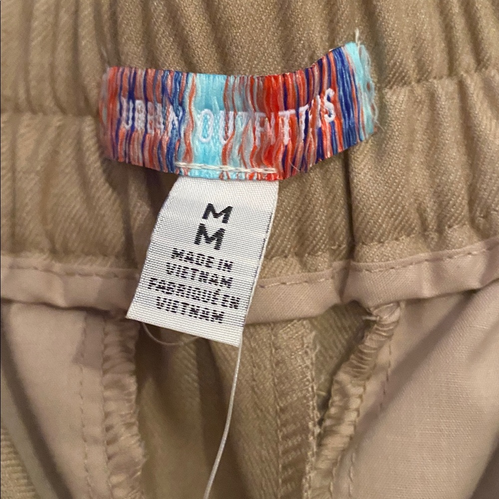 Urban Outfitters Kennedy Khaki Pleated Shorts - Picture 7 of 10